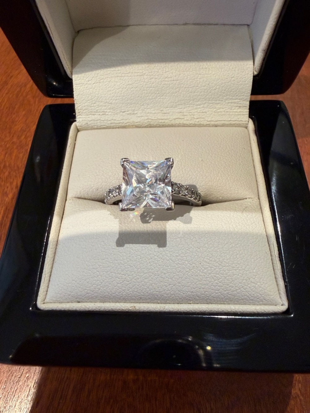 Brilliant 925 Silver Ring with Sparkling Crystal size 6.75